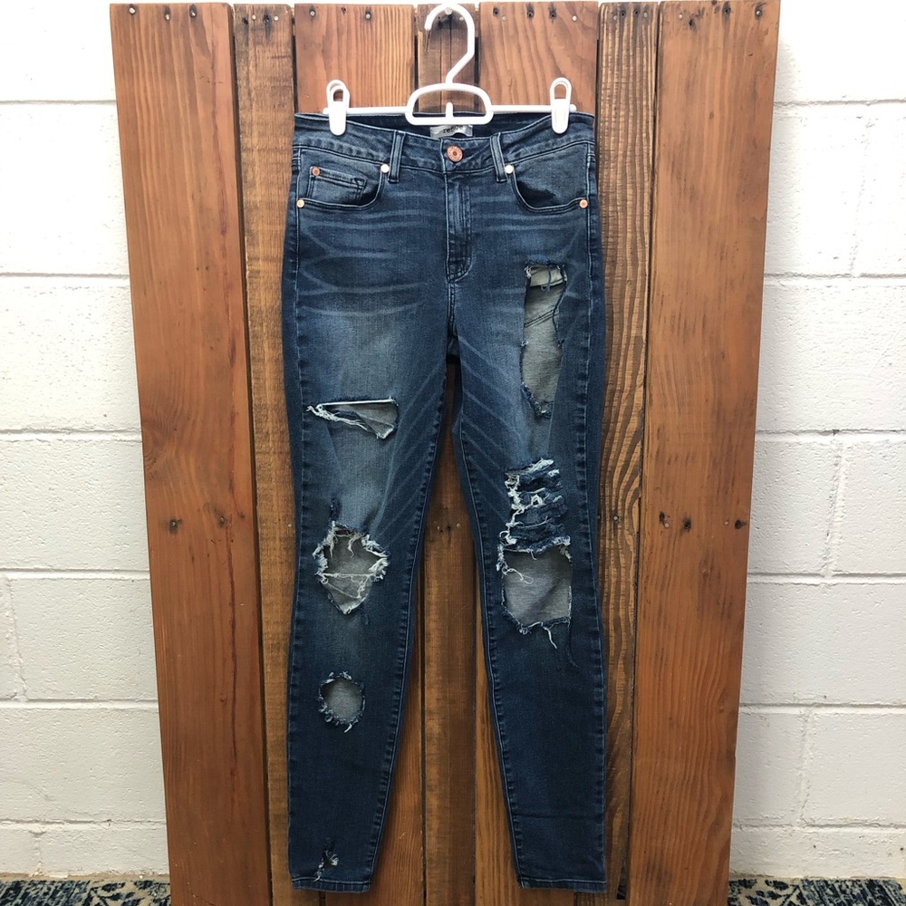 Charlotte Russe size 4 refuge ripped skinny jeans - Picture 3 of 9